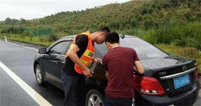  胶州道路救援告诉您汽车在路上没油该怎么办？